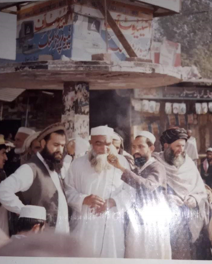 مولانا لیاقت علی صاحب کا استاد محترم 1996 کا یادگار شيخ القران مولانا حافظ ولی سید صاحب رح صوابی میں جلسے سے خطاب کا ایک یادگاری تصویر
